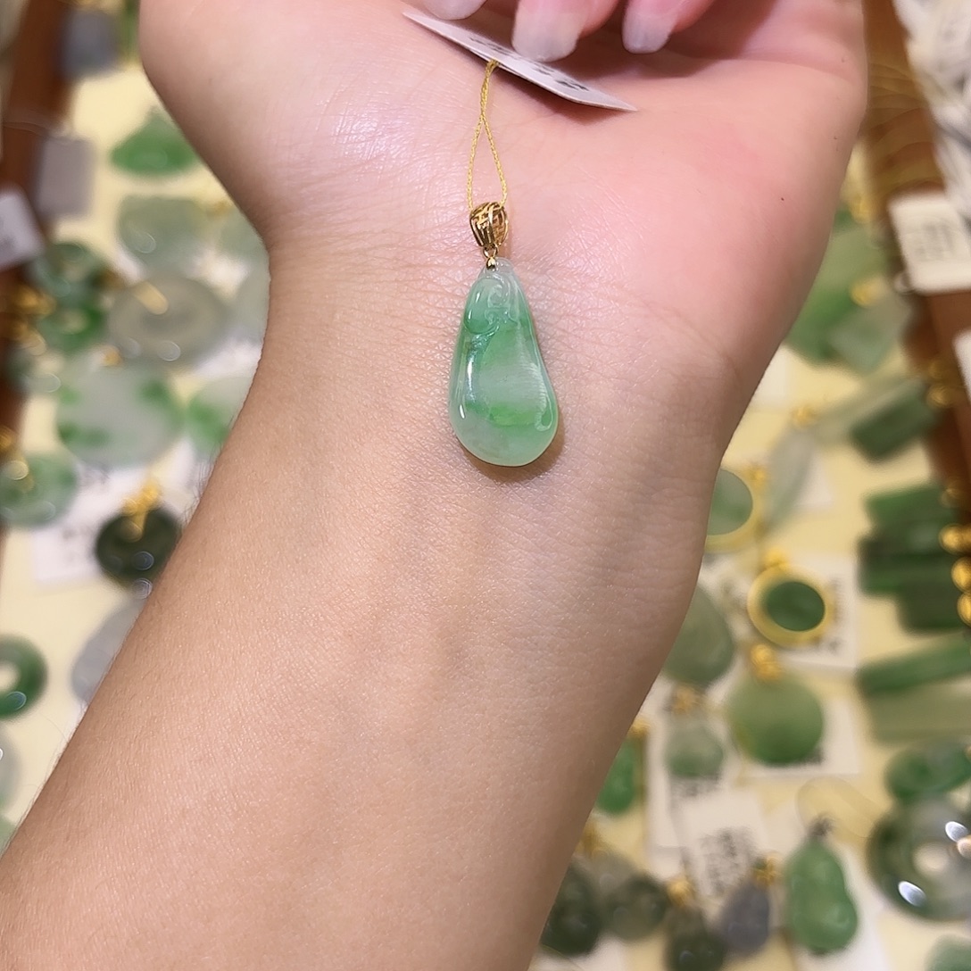 翡翠18K金镶嵌颈饰福瓜