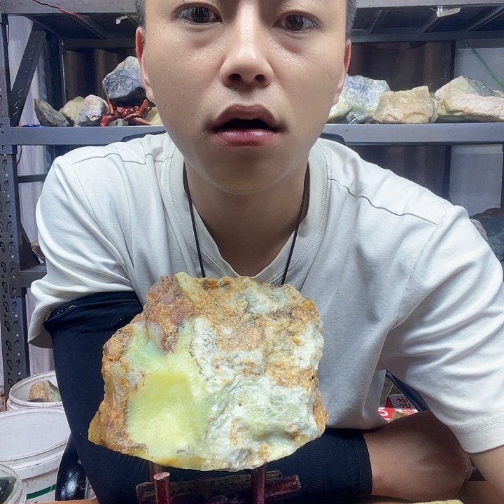 永***兴蛇纹石玉未镶嵌珠宝奇石5