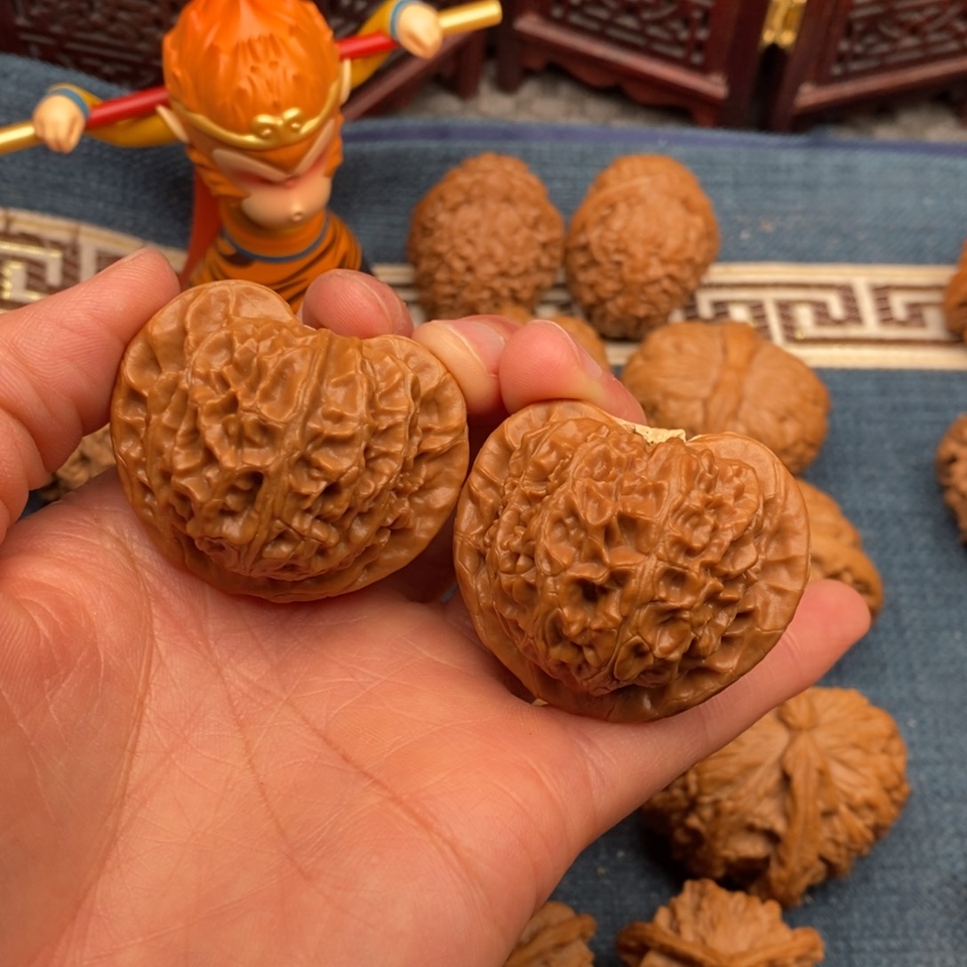 文玩核桃把件43桃心宫灯