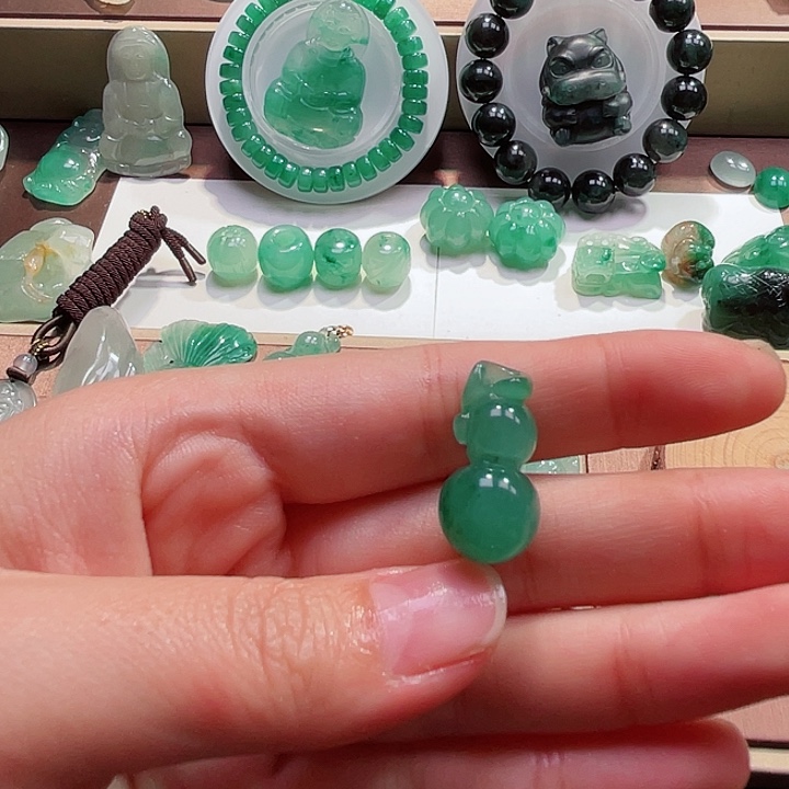 6***圈未镶嵌吊坠石英质玉