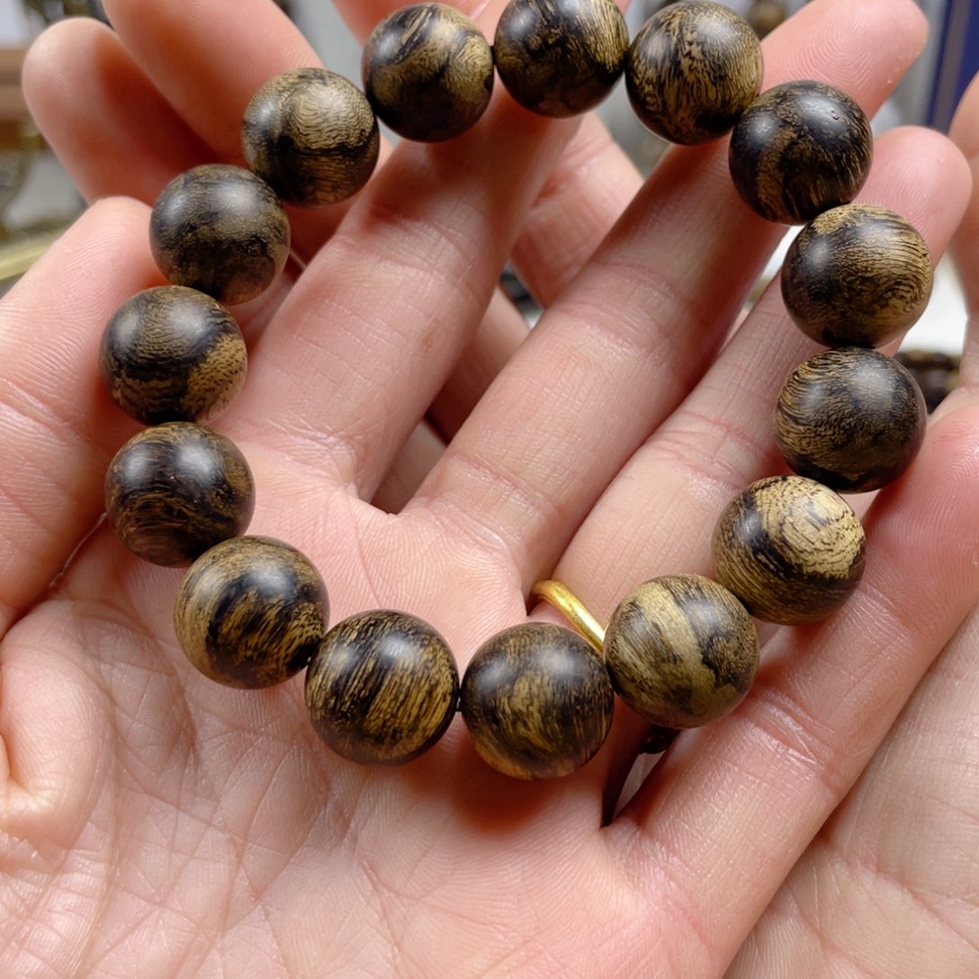 沉香手串碳**己越南芽庄老白棋玉化老料满瘤疤虎斑纹1.4