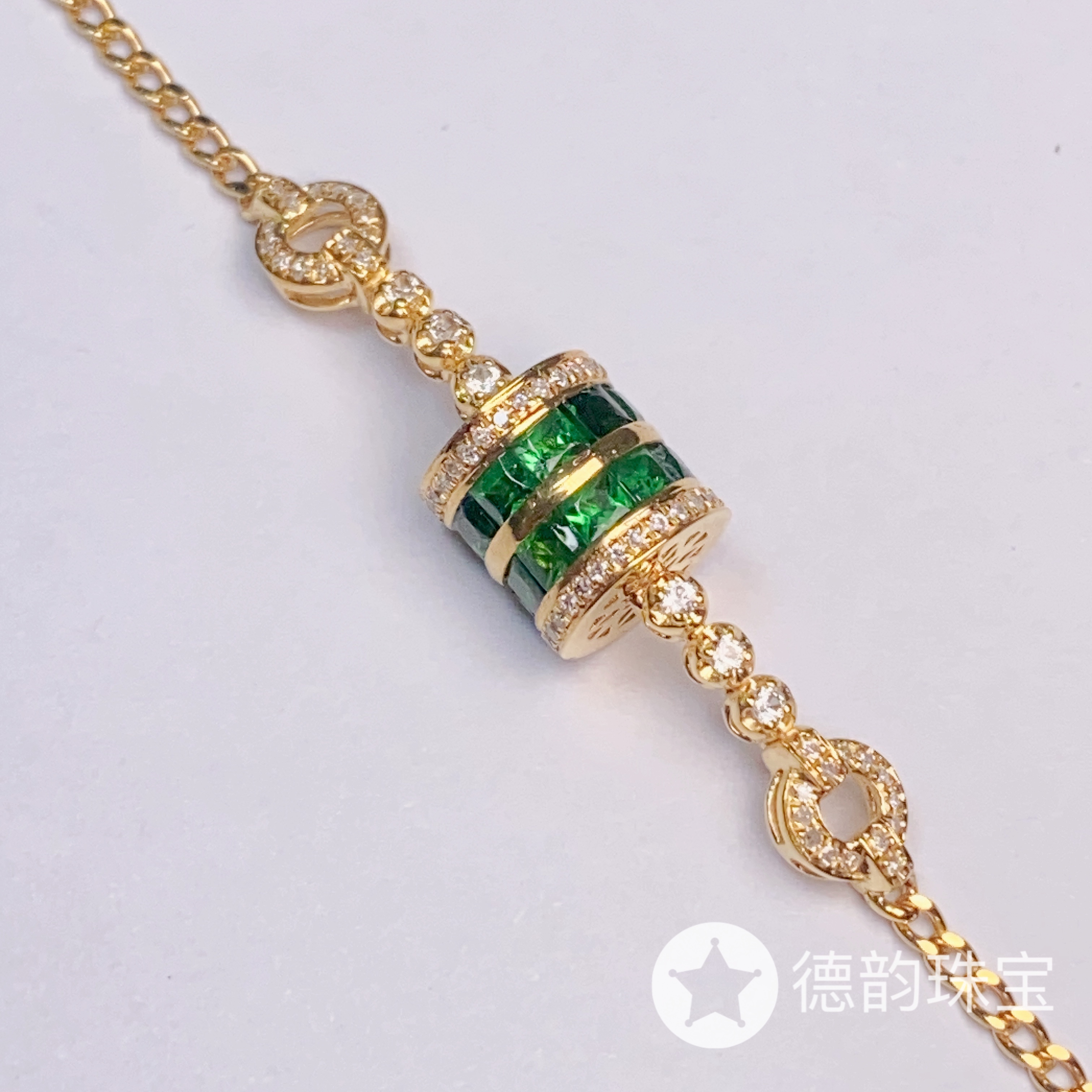 18K金镶嵌石榴石（沙弗莱）手链  多样性发其1