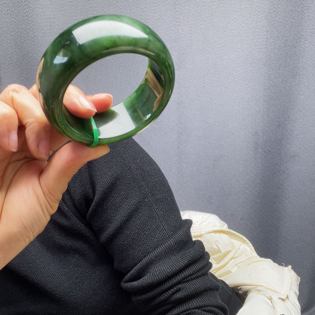 ，***，和田玉未镶嵌手镯