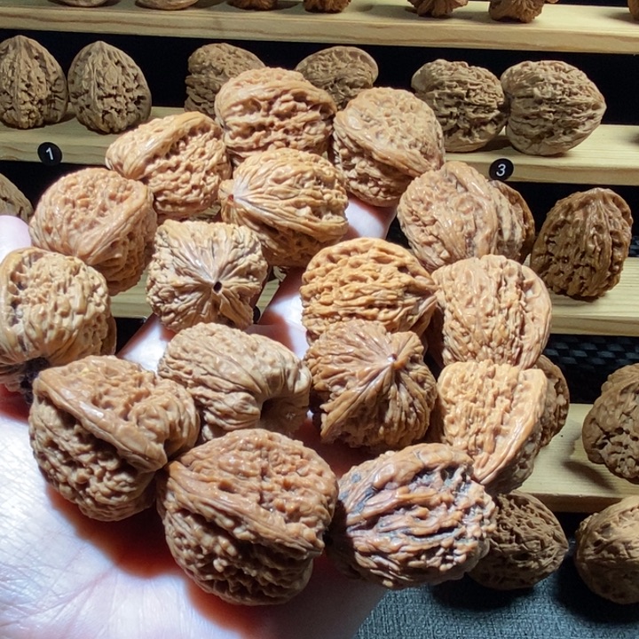 呼***定文玩核桃吊坠文玩核桃