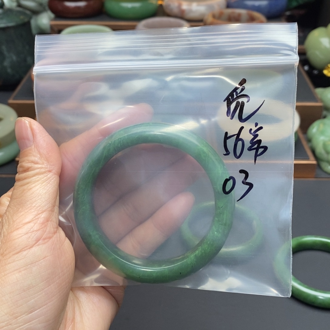 和田玉手镯未镶嵌觅***鹿