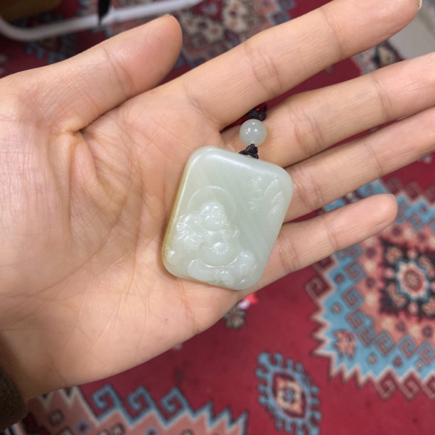 且末微色差迪克兰吊坠