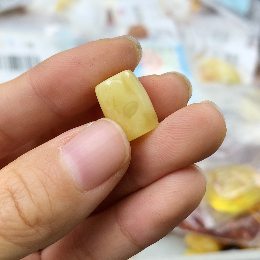 未镶嵌琥珀珠宝奇石