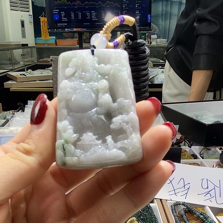 翡翠颈饰未镶嵌翡翠