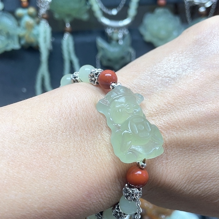 未镶嵌蛇纹石玉颈饰