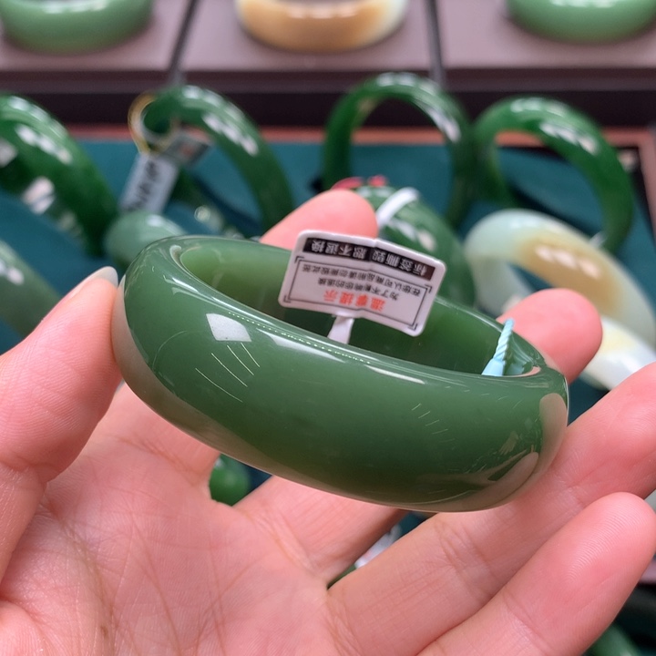 未镶嵌手镯和田玉（碧玉）