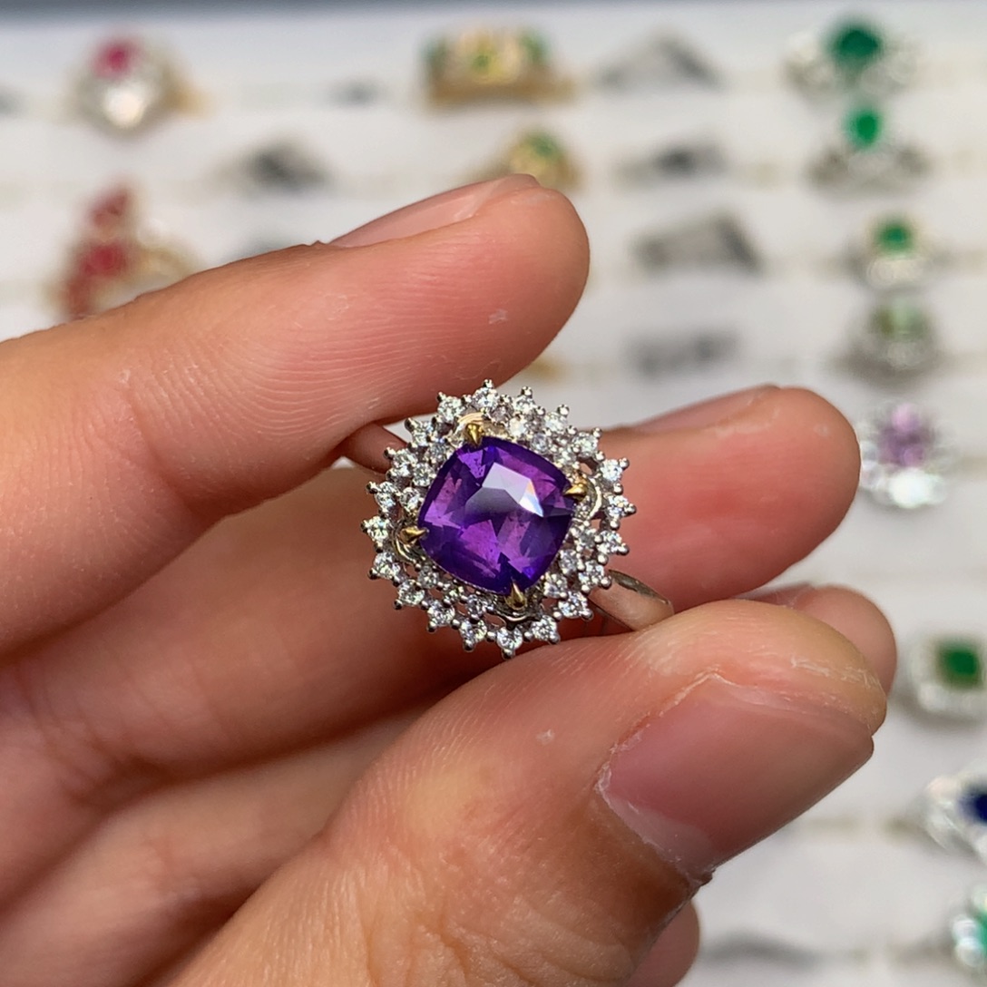 彩色蓝宝石戒指18K金镶嵌