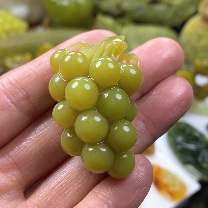 蛇纹石玉挂件未镶嵌