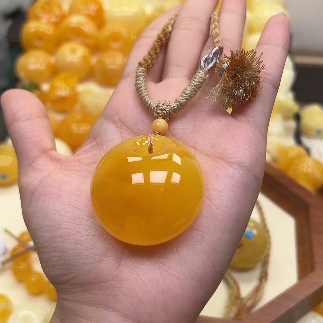 琥珀未镶嵌颈饰蜜蜡