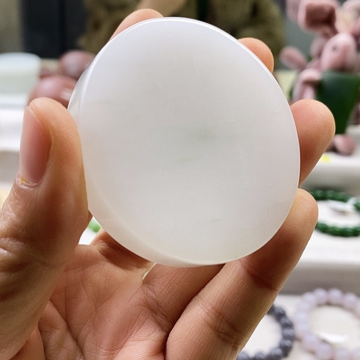 石英岩玉未镶嵌颈饰
