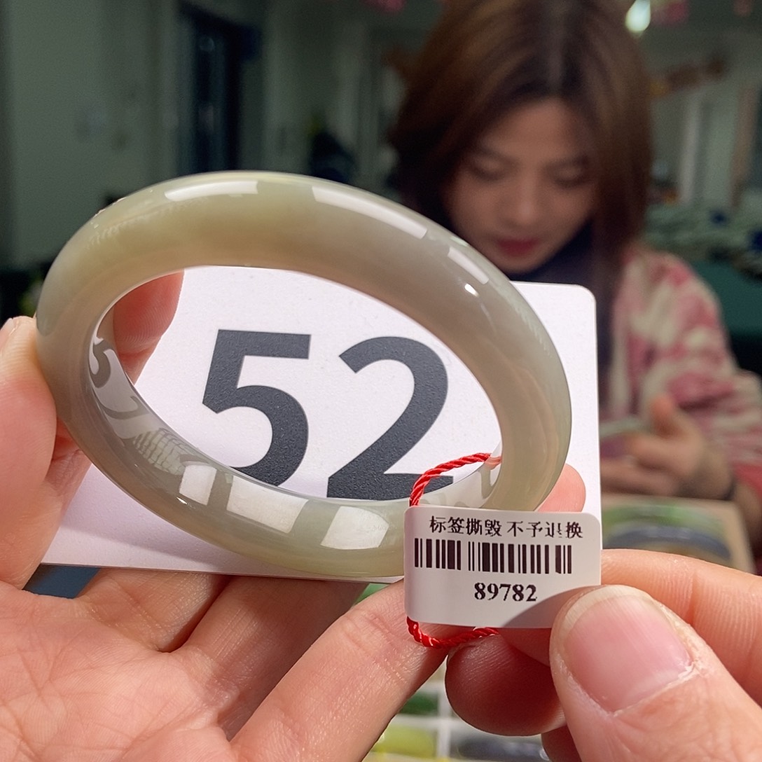 和田玉手镯未镶嵌纹