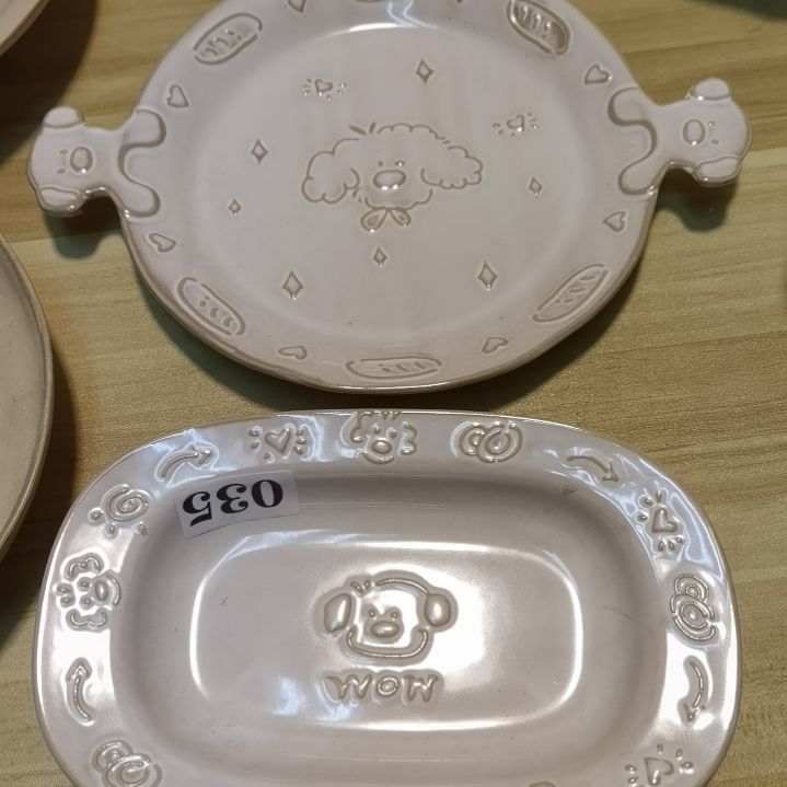 瓷片微瑕小狗双耳一个  椭圆一个