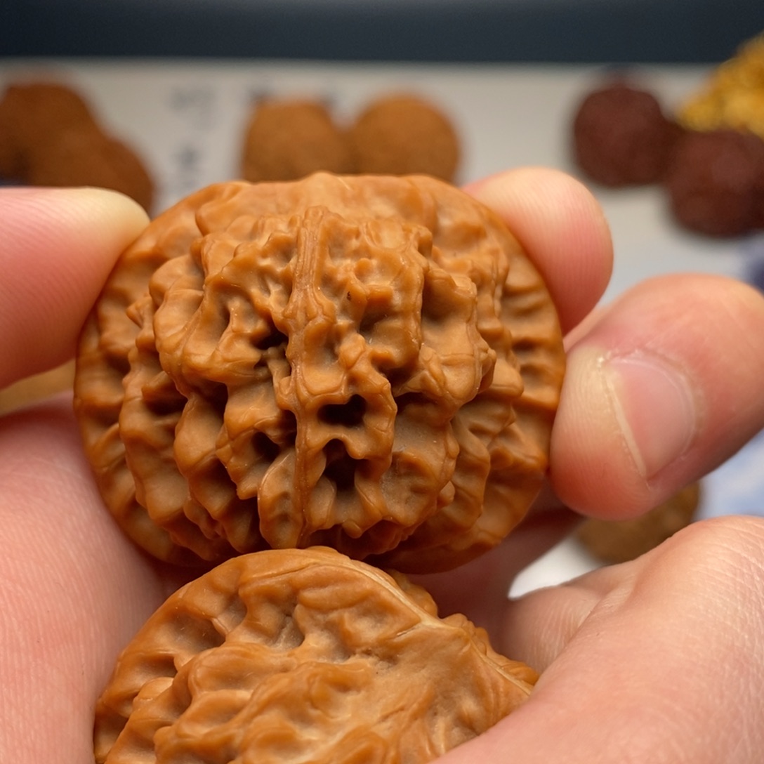 峰***忆文玩核桃把件秦闷