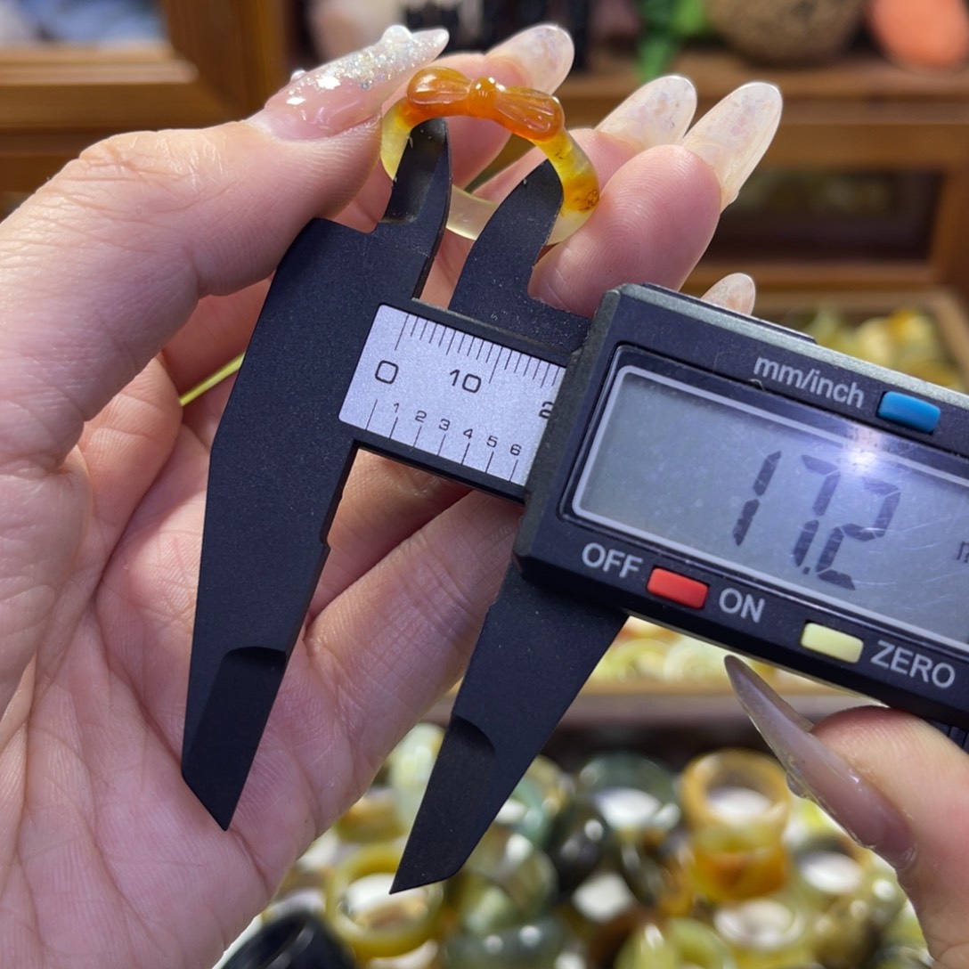 蛇纹石玉未镶嵌手镯96