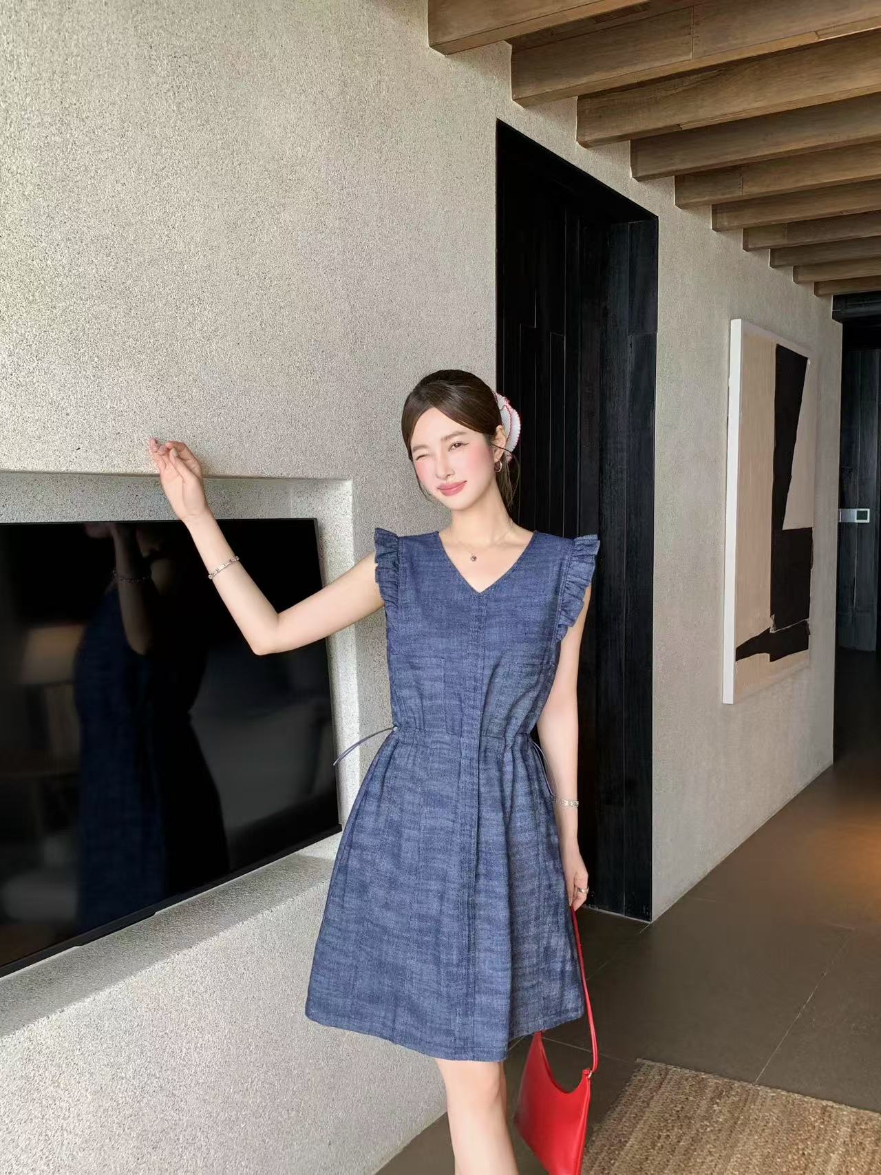 A111牛仔蓝口袋气质净版v领无袖连衣裙