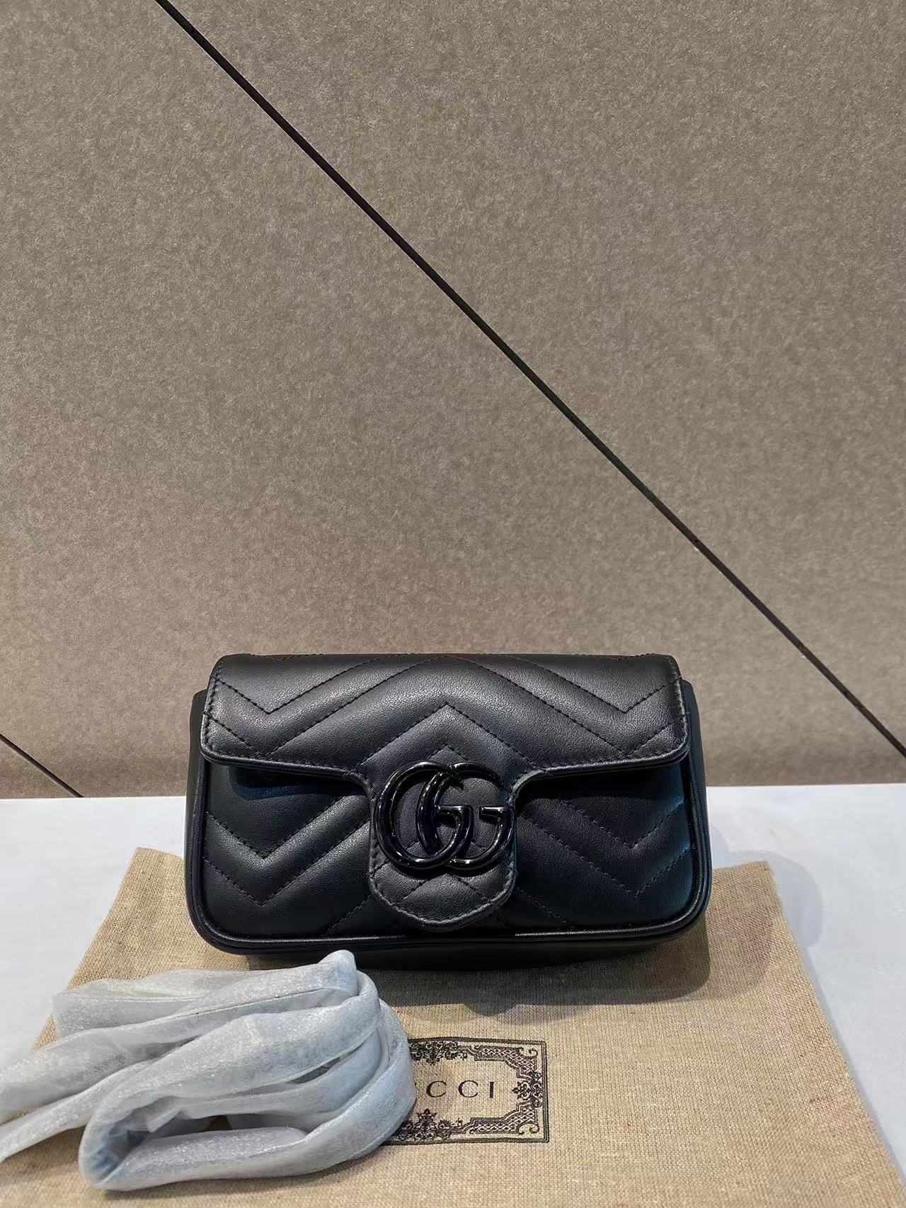 95新 GUCCI/古驰 帝爵奢品/95新/gucci/黑色黑扣马蒙迷你单肩包