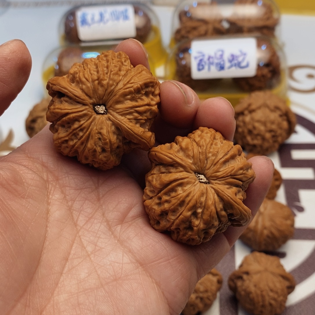 文玩核桃吊坠软*血麒麟42尺