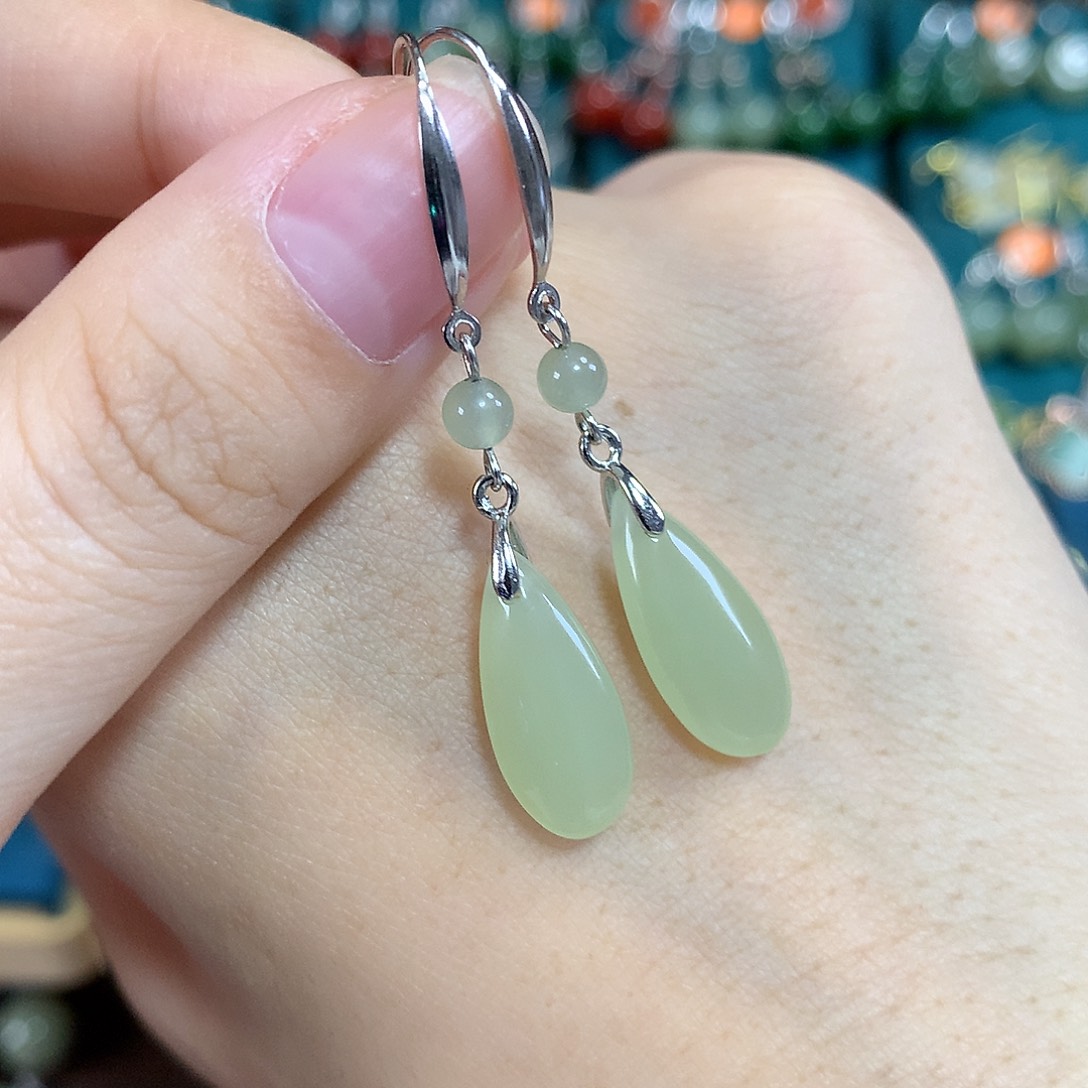 和田玉银S925镶嵌耳饰水滴卡18左右