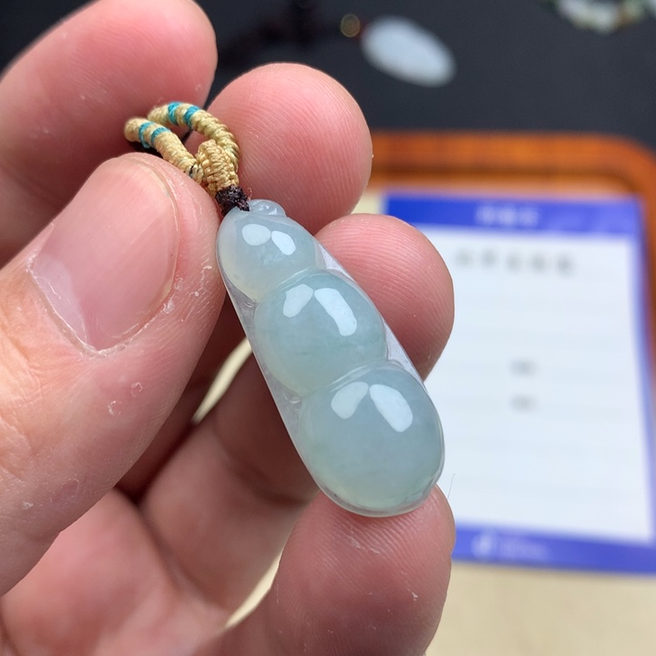 翡翠颈饰未镶嵌豆