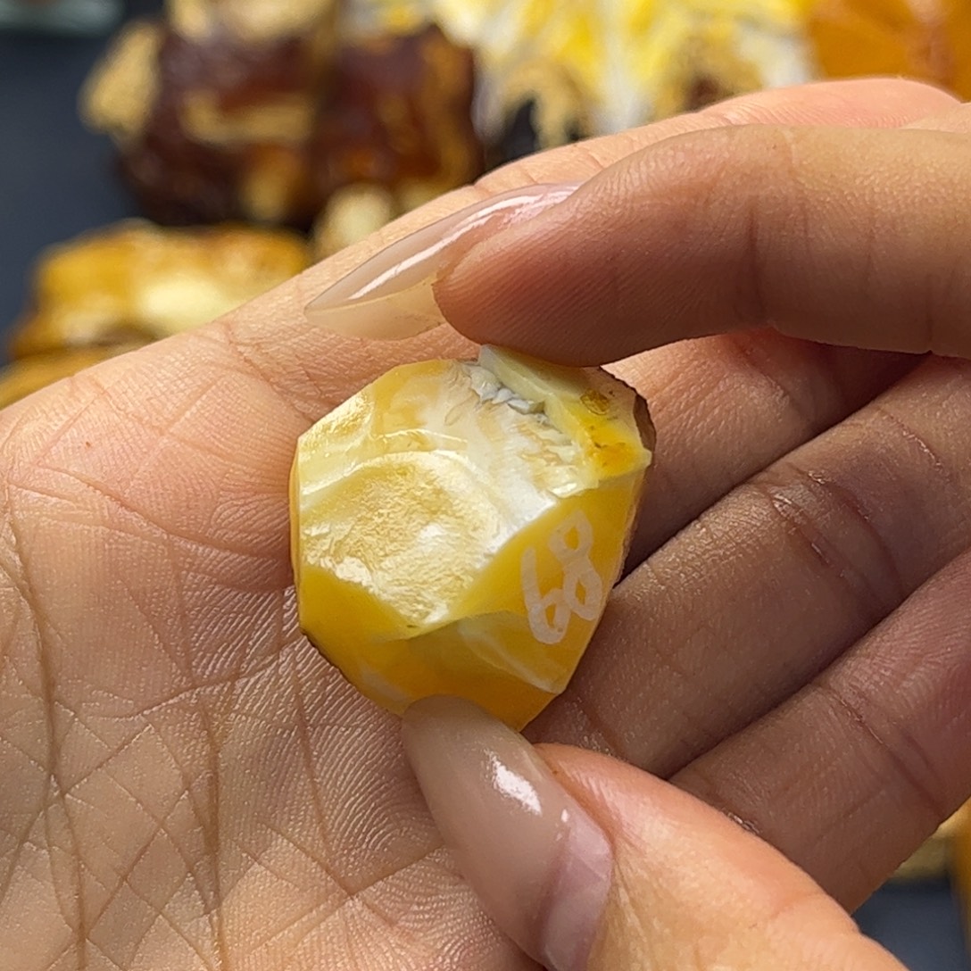 小***海定制琥珀未镶嵌蜜蜡定制