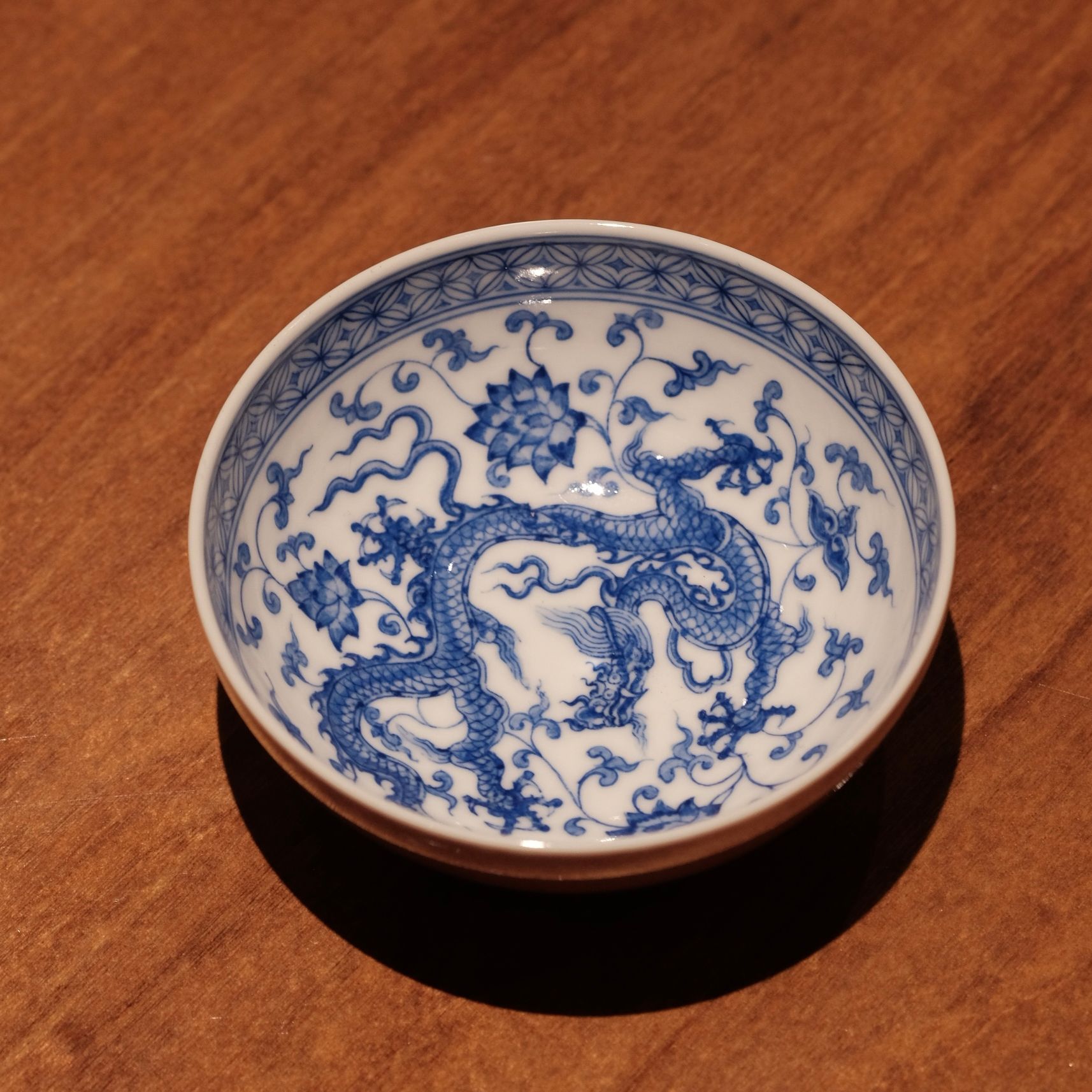 【慕白茶集】豇豆红青花缠枝龙纹普洱杯