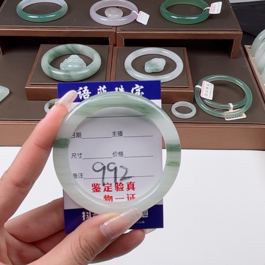 石英质玉手镯未镶嵌