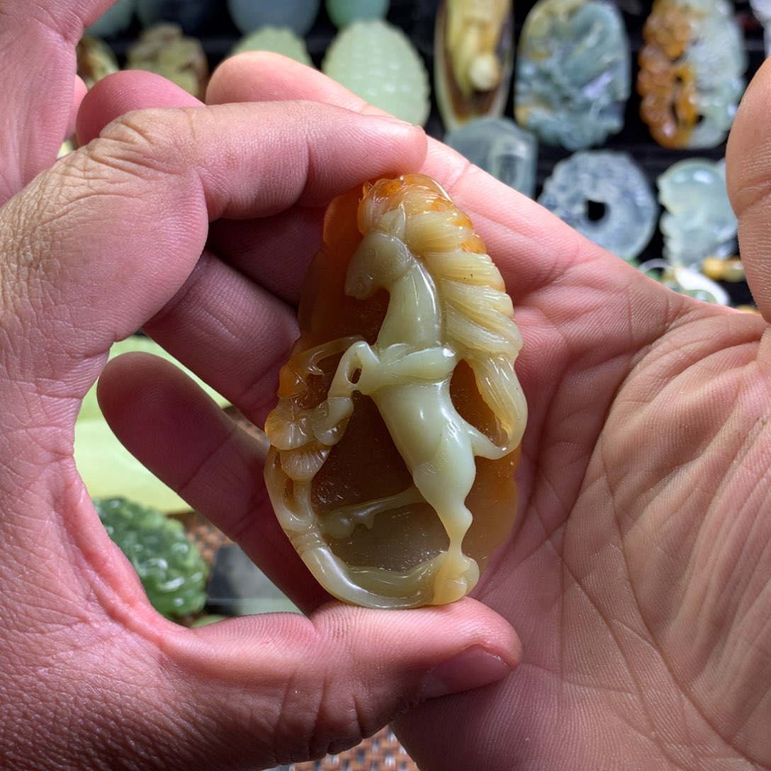 岫玉颈饰未镶嵌火**民