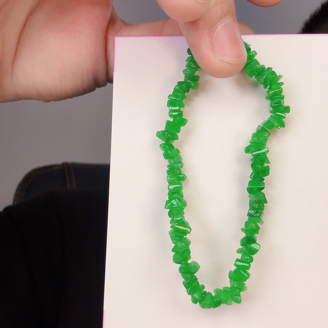 翡翠颈饰未镶嵌一件