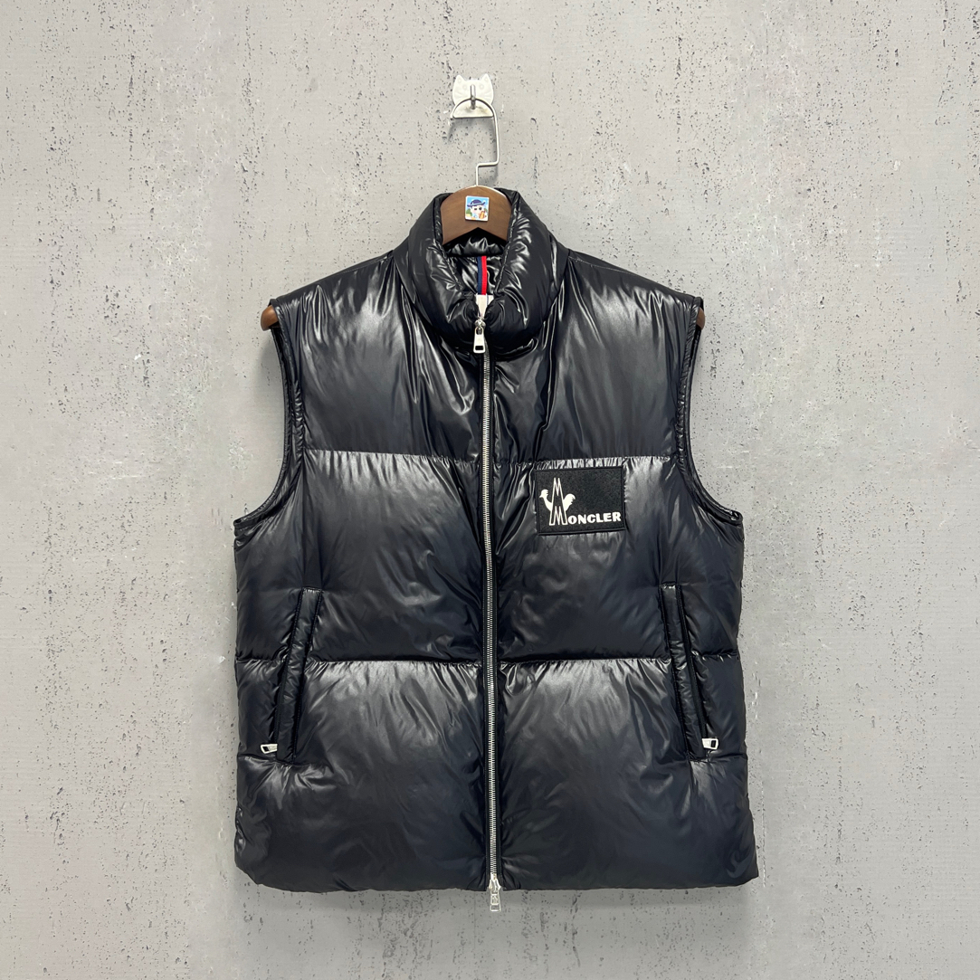未使用 MONCLER moncler蒙口黑色亮面植绒标羽绒马甲3码