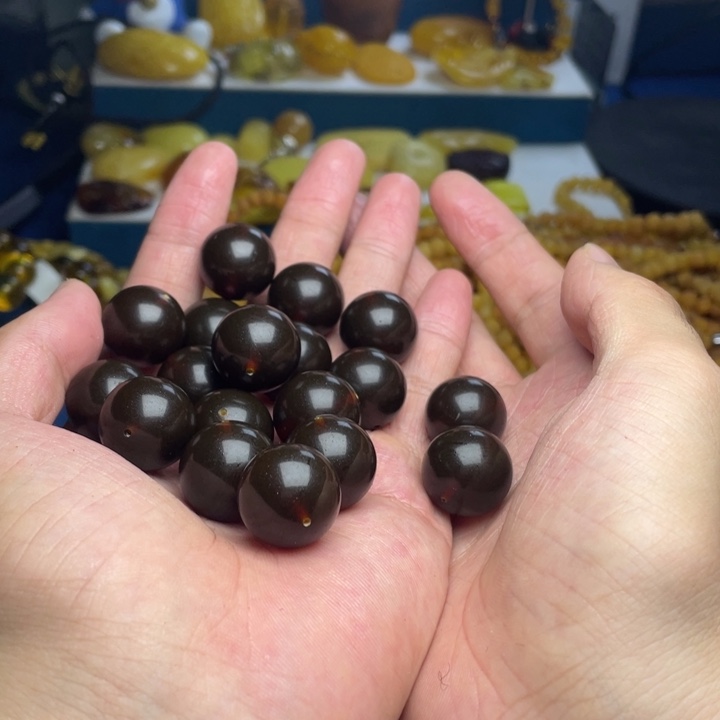 未镶嵌琥珀珠宝奇石