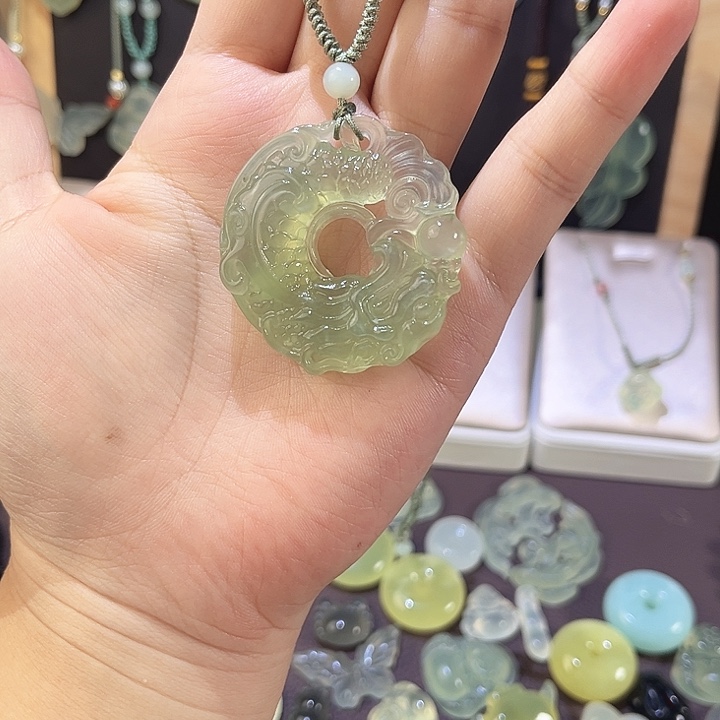 蛇纹石玉未镶嵌吊坠(赠链)