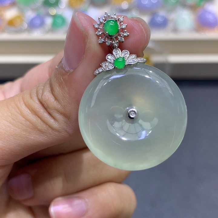 翡翠颈饰18K金镶嵌翡翠