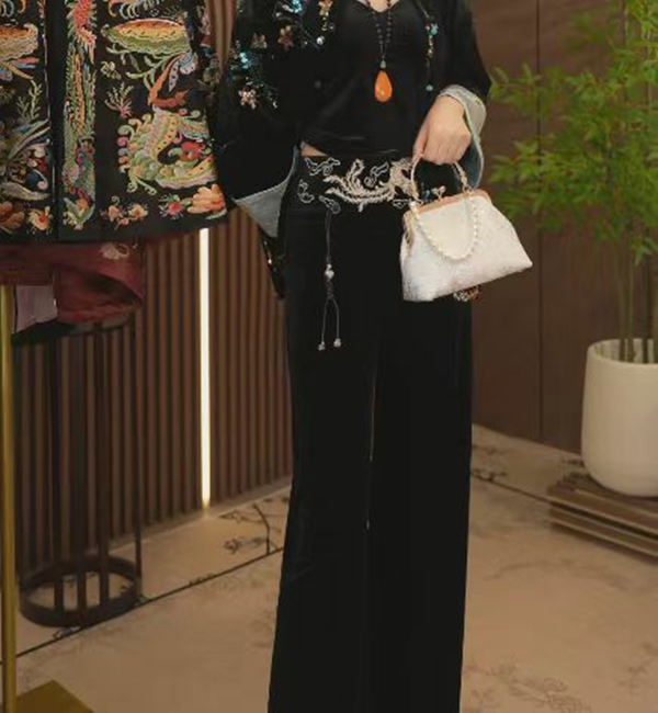 [云中凤]新中式国风刺绣丝绒裤子2024B1201—双双玫瑰仓