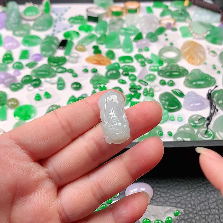 翡翠颈饰未镶嵌翡翠