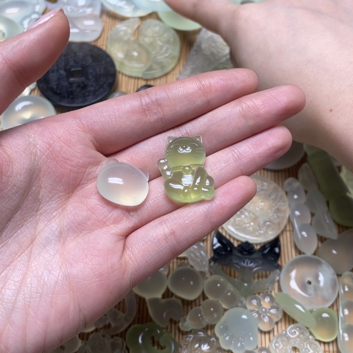 蛇纹石玉颈饰未镶嵌安****金