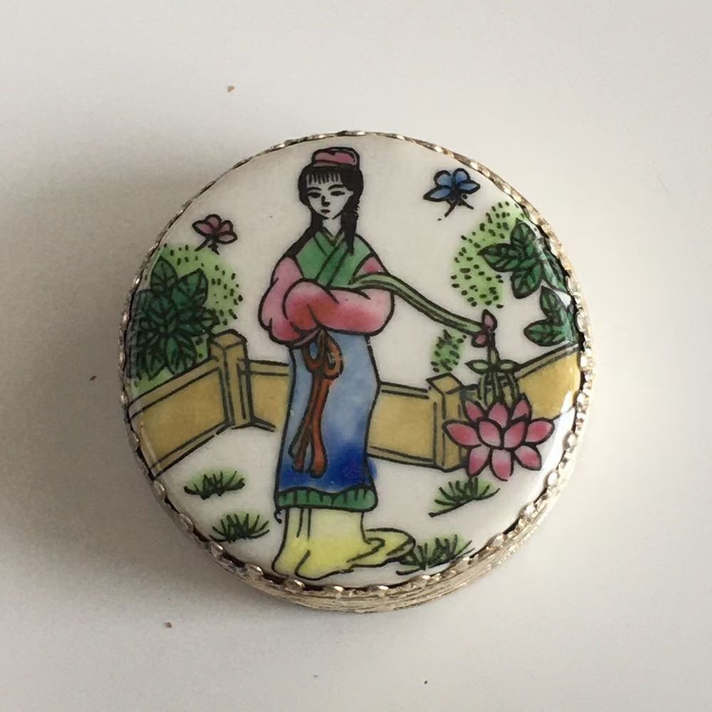 （015c）5678创汇出口白铜鎏银镶嵌手绘彩绘仕女老瓷板画首饰盒