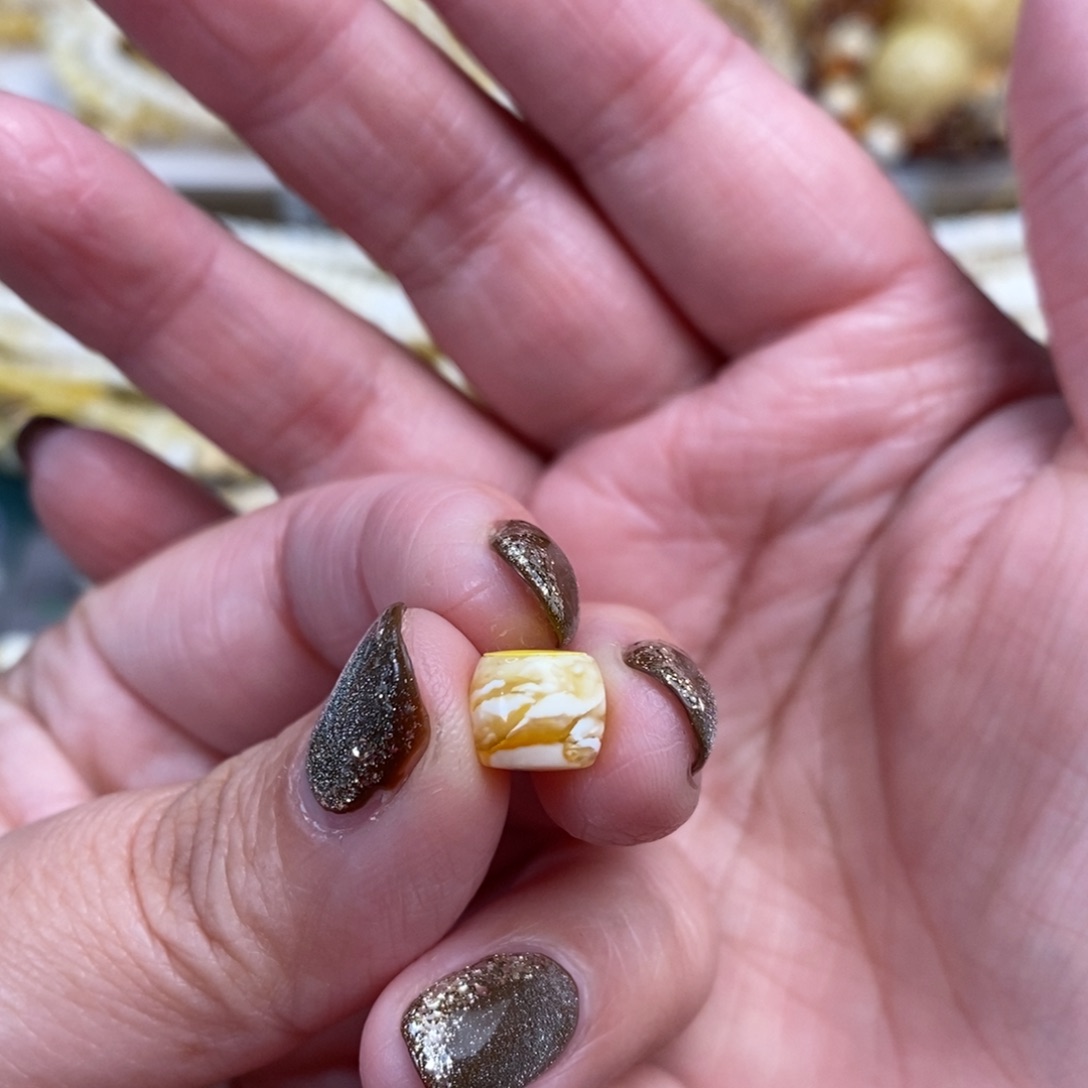 琥珀裸石未镶嵌拉丝纹直切单珠8×6.8