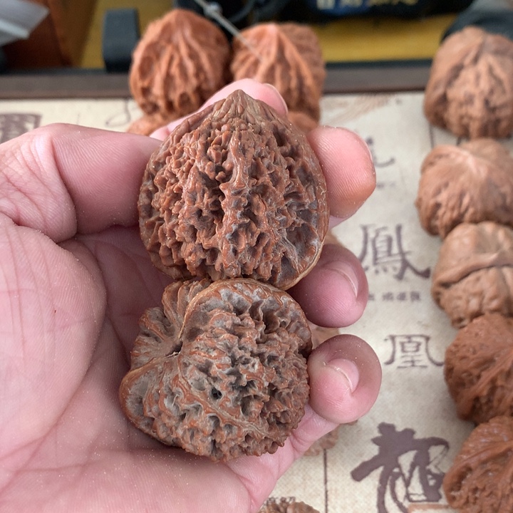 M***e文玩核桃吊坠满天星