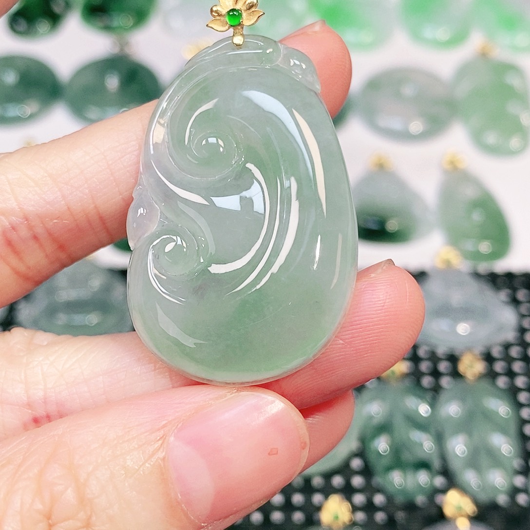 翡翠18K金镶嵌颈饰