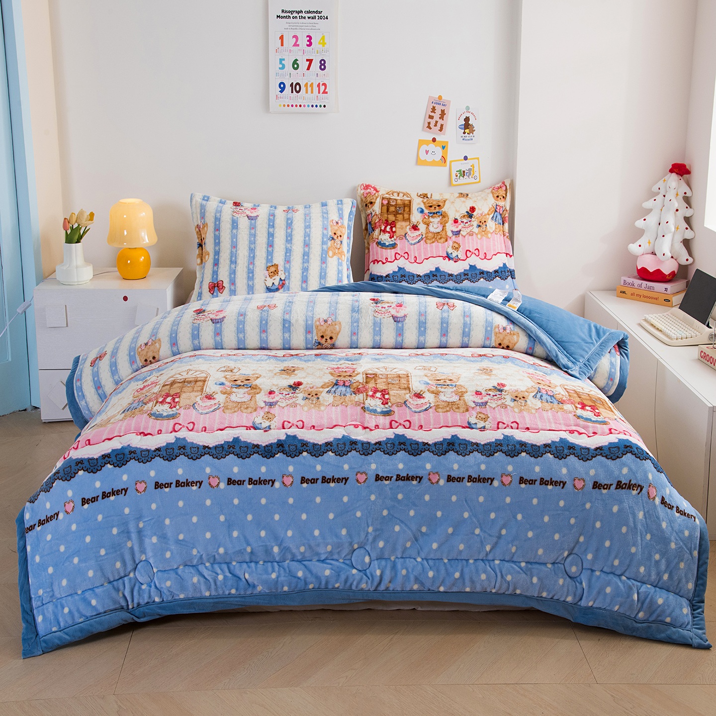 【2025新款】ins风牛奶绒被子印花小熊甜品屋双面绒春秋150*200cm