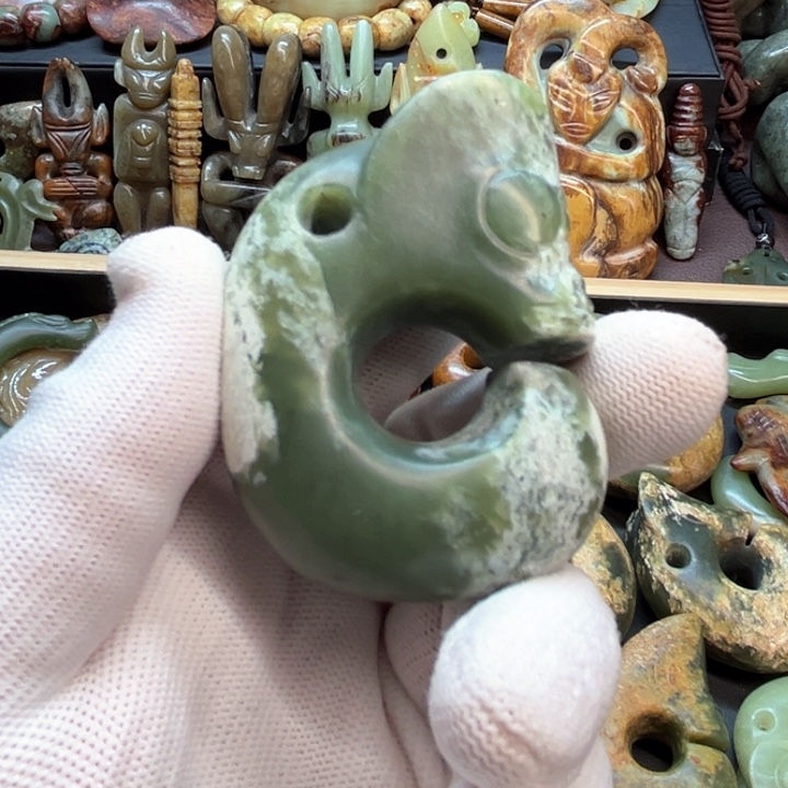 未镶嵌岫岩老玉（透闪石质玉）挂件?***?