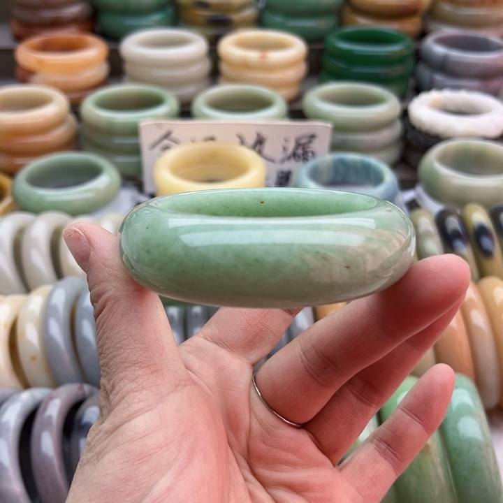 石英质玉手镯未镶嵌