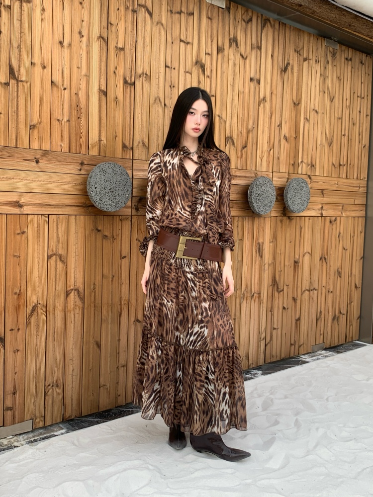 御姐风豹纹V领系带连衣裙女今年流行女装冬季新款设计感复古长裙