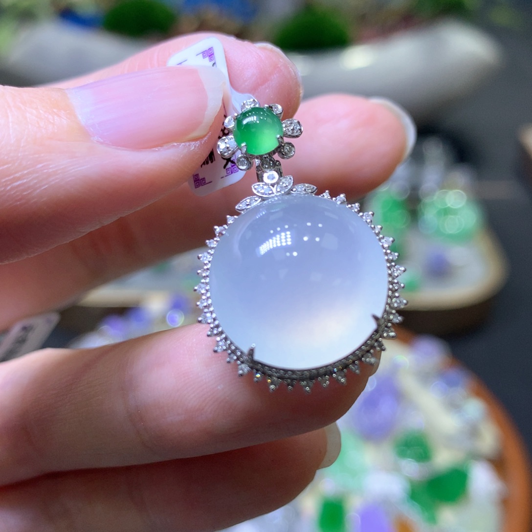 【闪购商品】翡翠颈饰18K金镶嵌翡翠吊坠项链