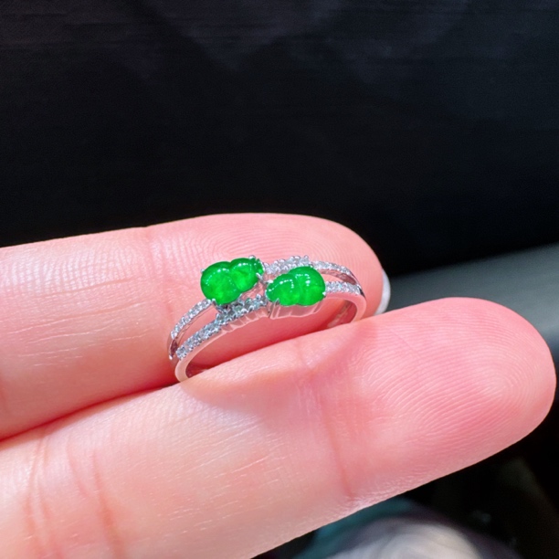 缅甸天然翡翠A货18K金南非钻镶嵌