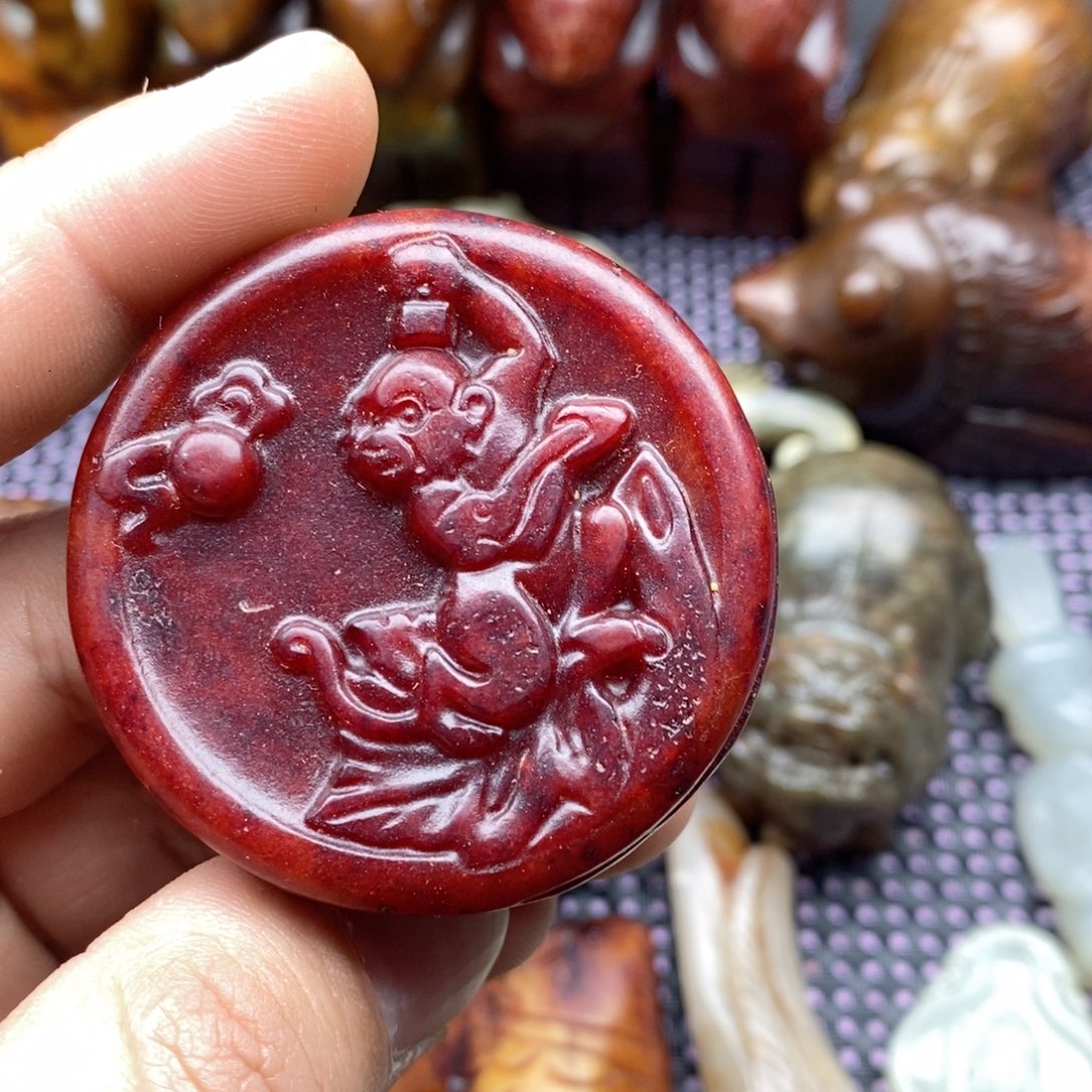 蛇纹石玉颈饰未镶嵌